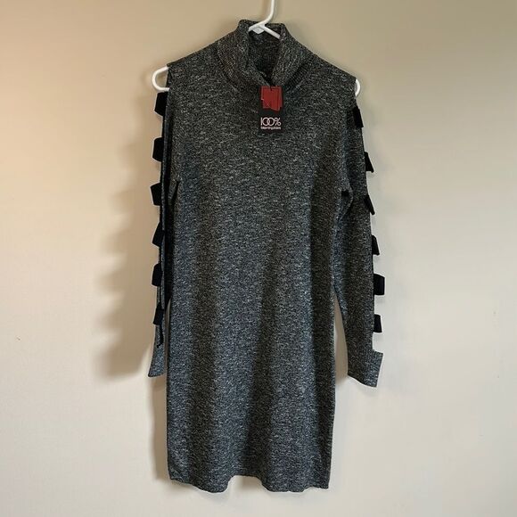 NWT Bloomingdale’s Love Scarlett Cut Out Sleeev Sweater Dress - Picture 1 of 4